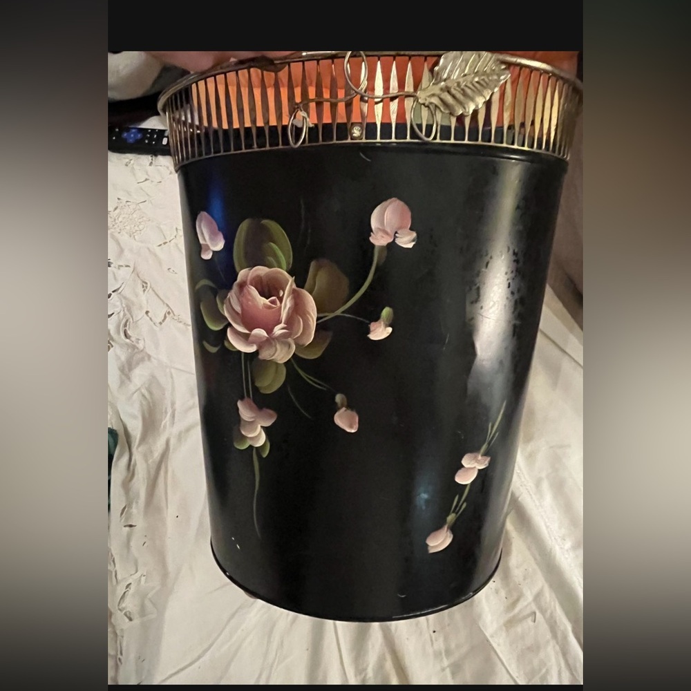 RARE Vintage Tole Waste Bin
#wastebin #toleware #tole #wastebasket #trashcan